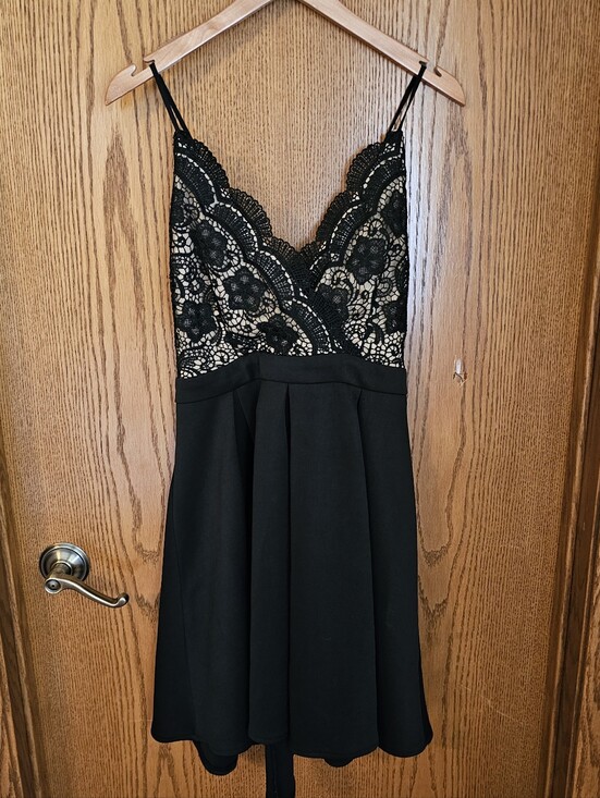 Francesca's Collections Dresses & Skirts - Francesca's Black Dress with Tan Lining